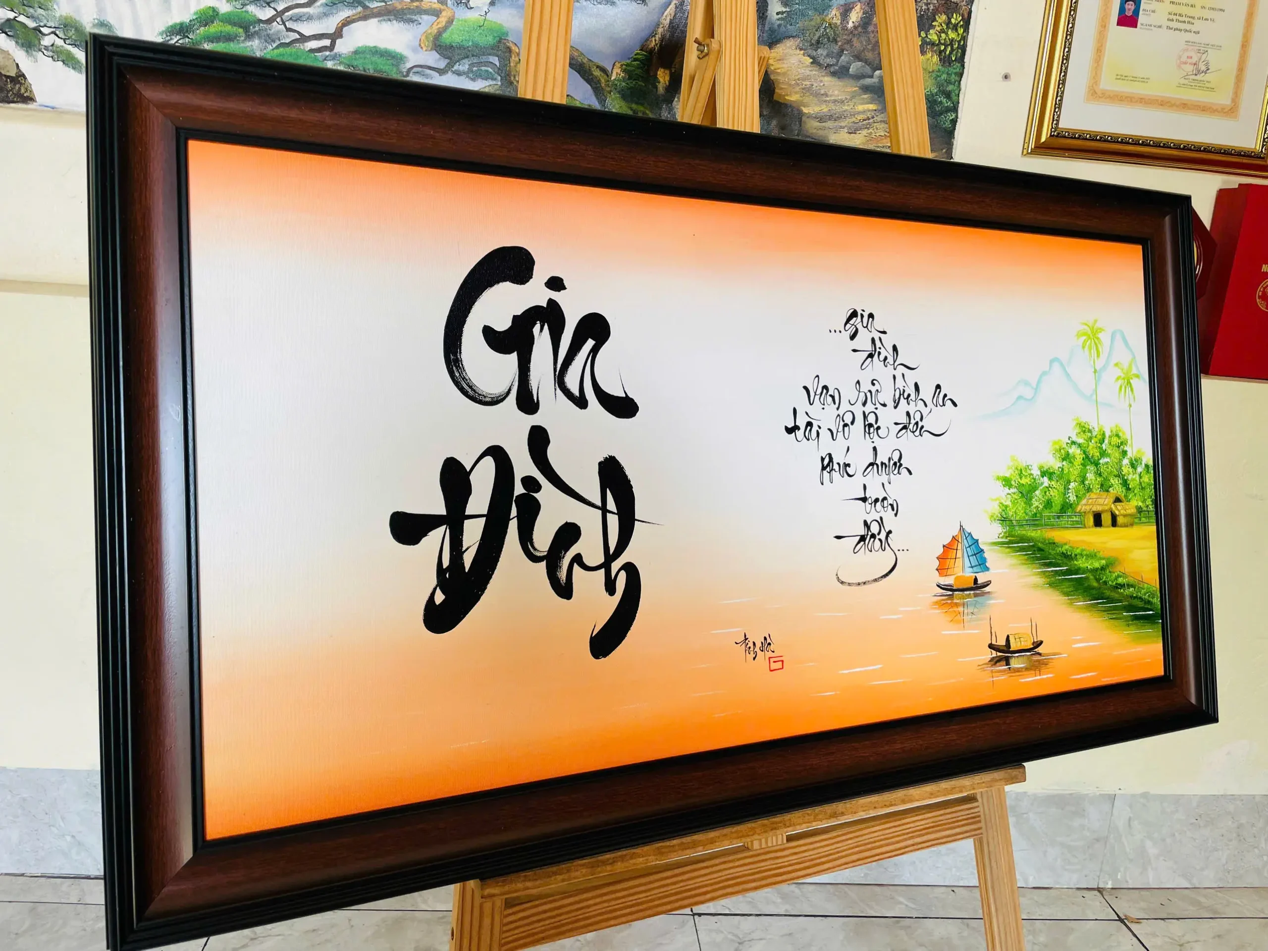 Tranh thư pháp chữ Gia Đình acrylic kích thước 55x100cm dùng trang trí phòng khách.