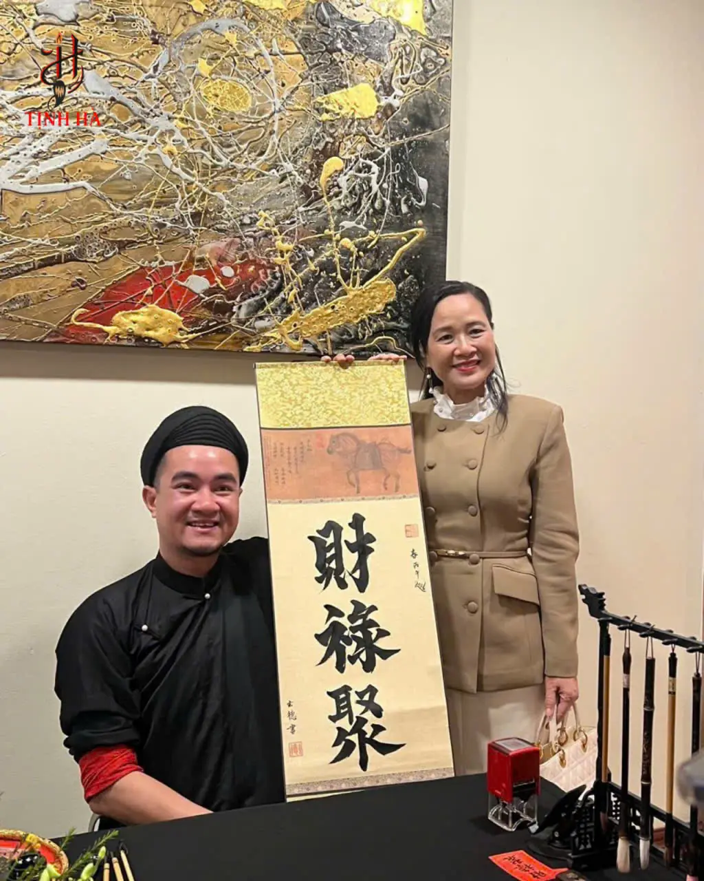 biểu diễn thư pháp tại sự kiện ANA Japan Hà Nội do nghệ nhân Huyền Đức thực hiện