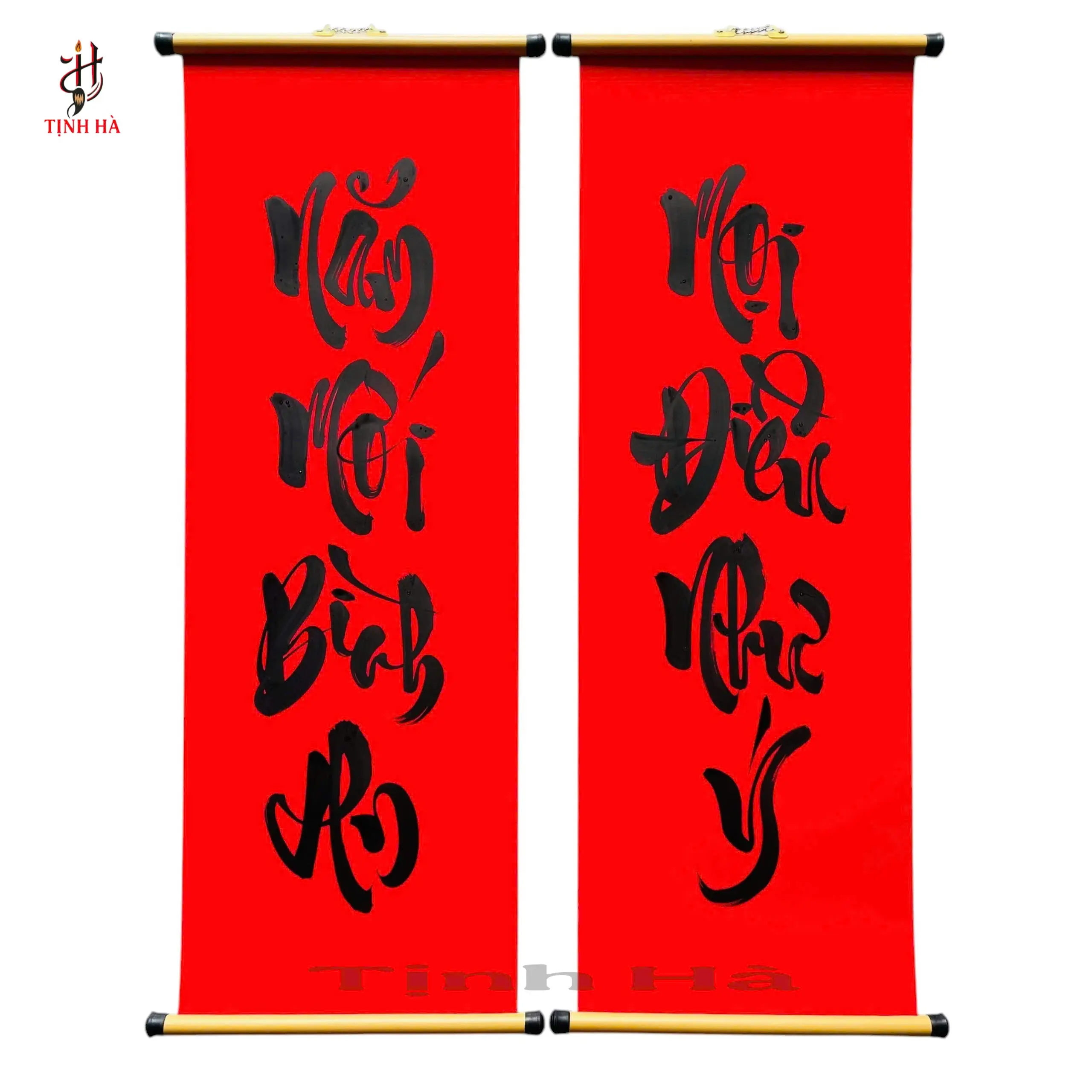 Câu đối Tết 4 chữ Năm mới bình an - Mọi điều như ý viết thư pháp trên giấy nhung đỏ của Thư Pháp Tịnh Hà.