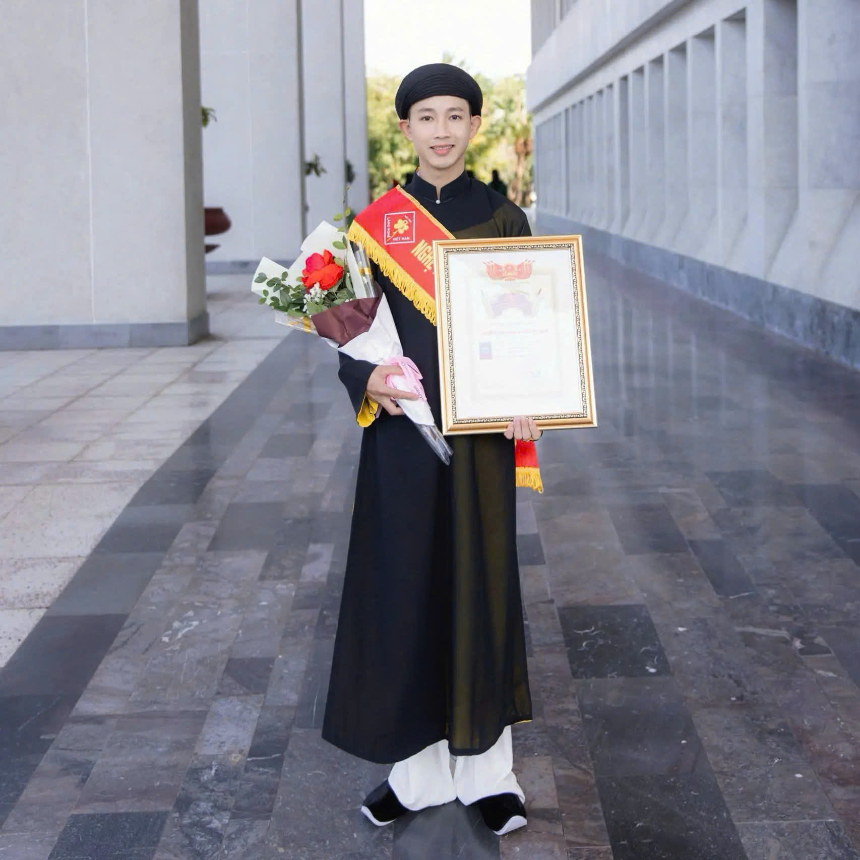 Nghệ nhân thư pháp nhận bằng Nghệ nhân Làng nghề Việt Nam, cho thuê ông đồ viết thư pháp