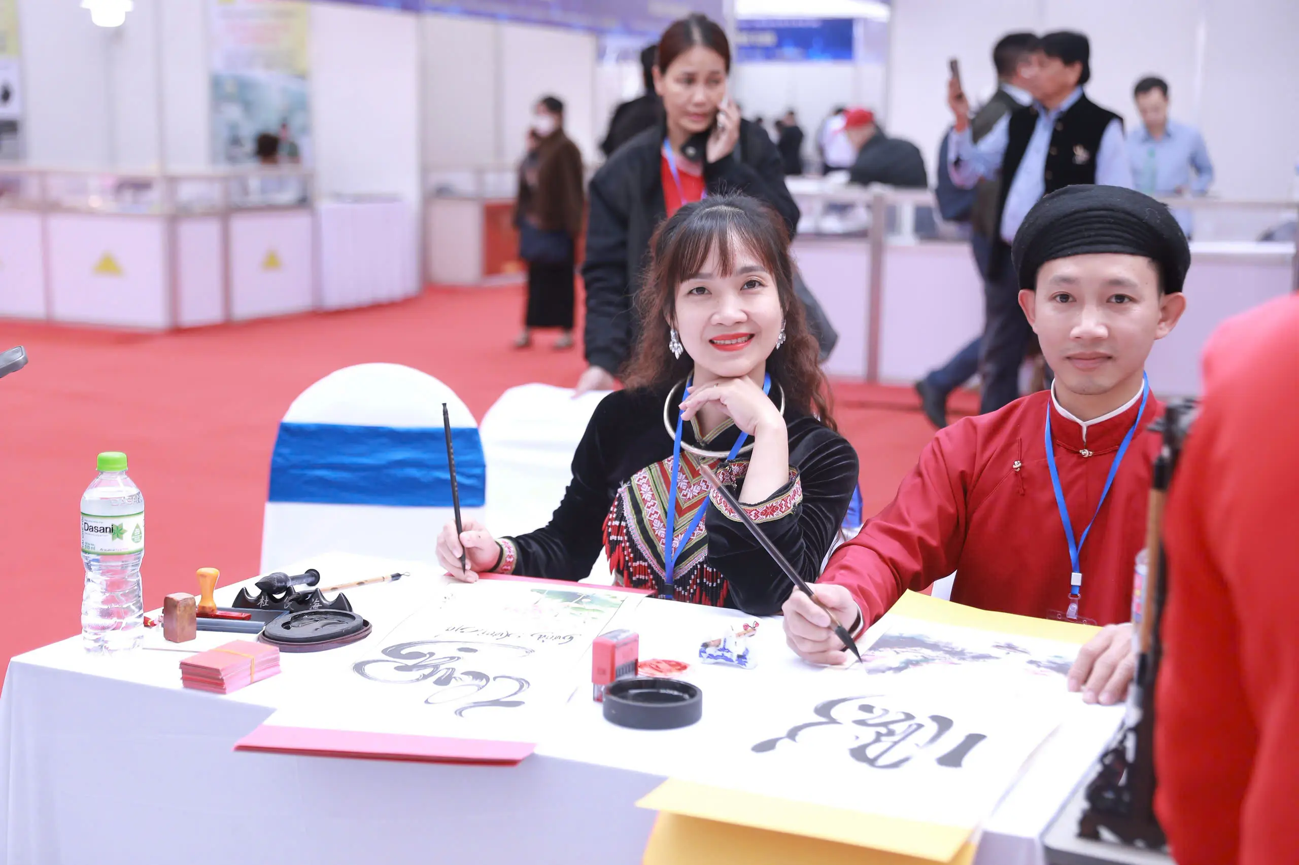 Ông đồ viết thư pháp tại sự kiện quốc tế ASEAN ở Cung Quần Ngựa Hà Nội