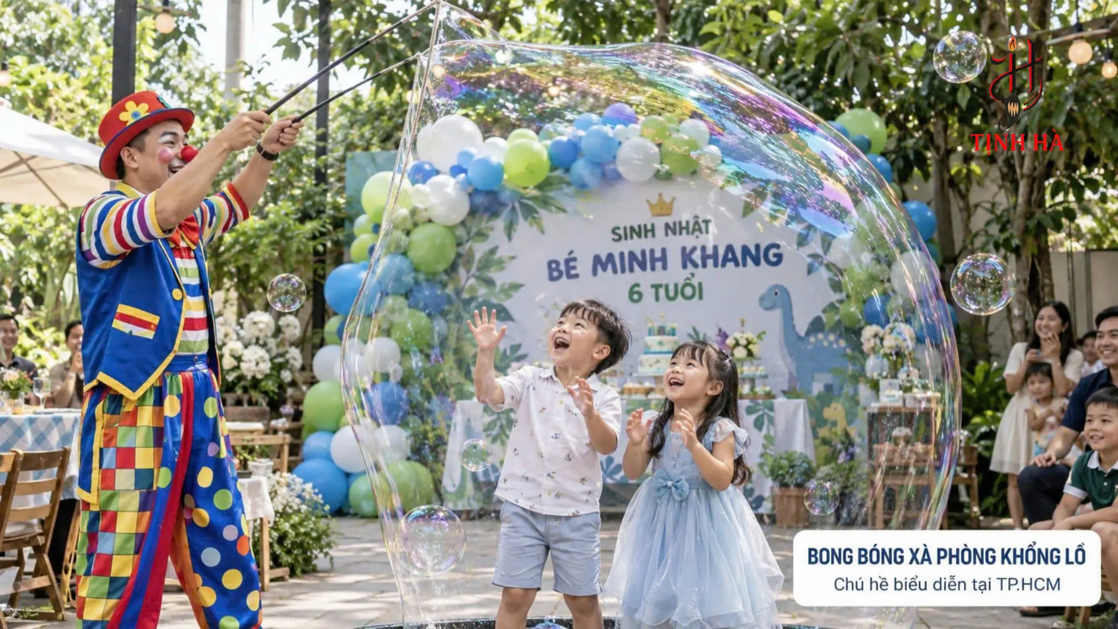 Chú hề biểu diễn bong bóng xà phòng tại tiệc sinh nhật TPHCM