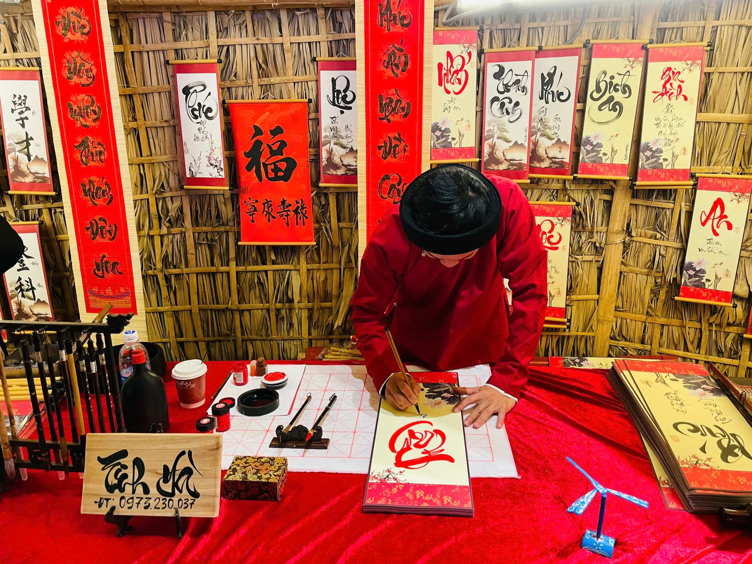 Giá ông đồ viết thư pháp Hà Nội