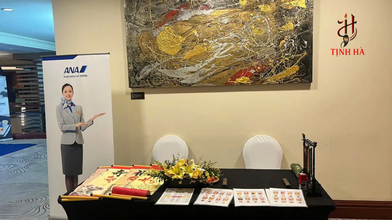 không gian giao lưu văn hóa và khu vực viết thư pháp trong buổi tiệc