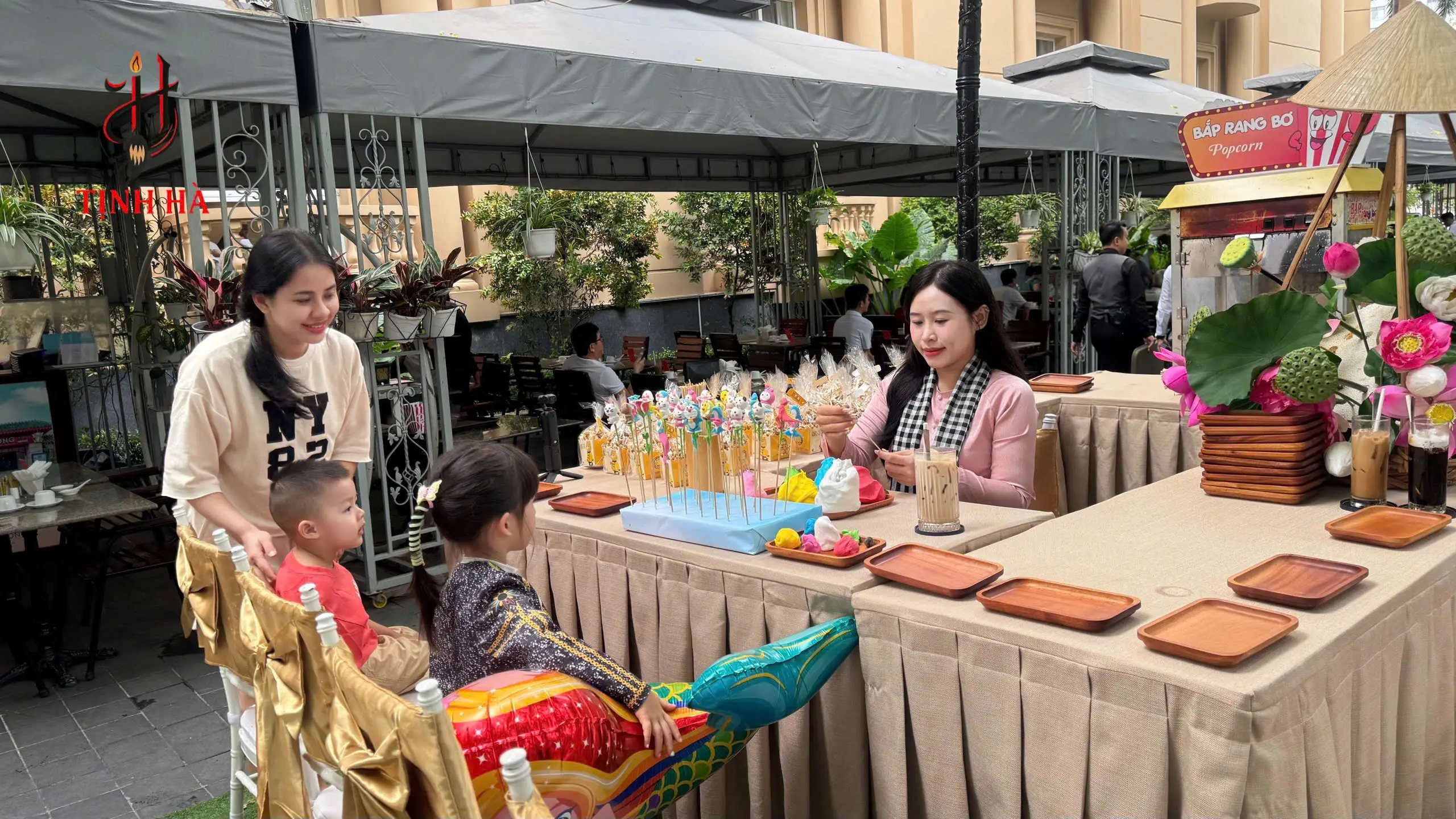 Nghệ nhân nặn tò he cho trẻ em tại TPHCM