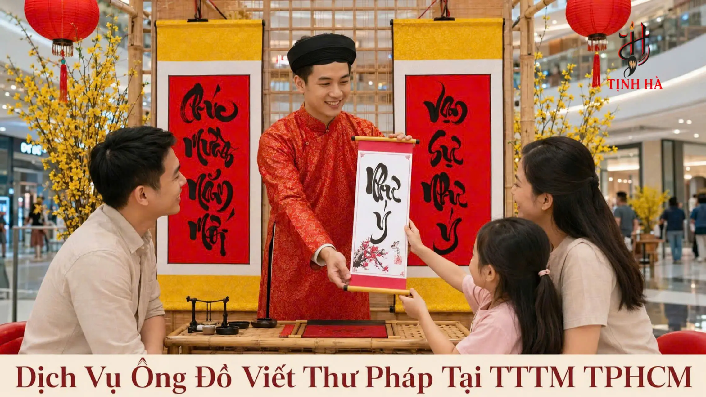 Ông đồ viết thư pháp cho gia đình tại TPHCM
