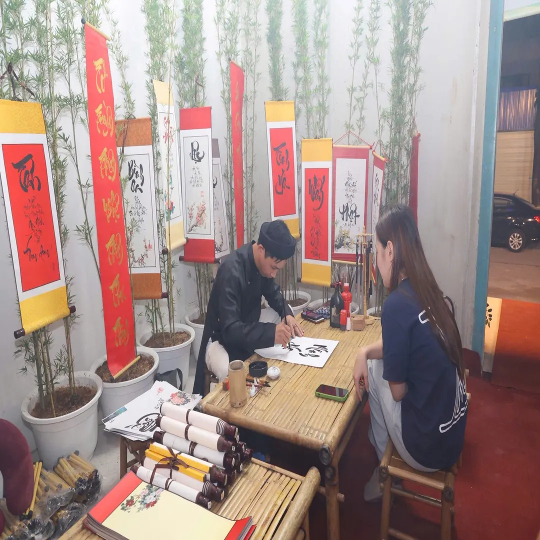 ông đồ viết thư pháp tại quận thanh xuân hà nội