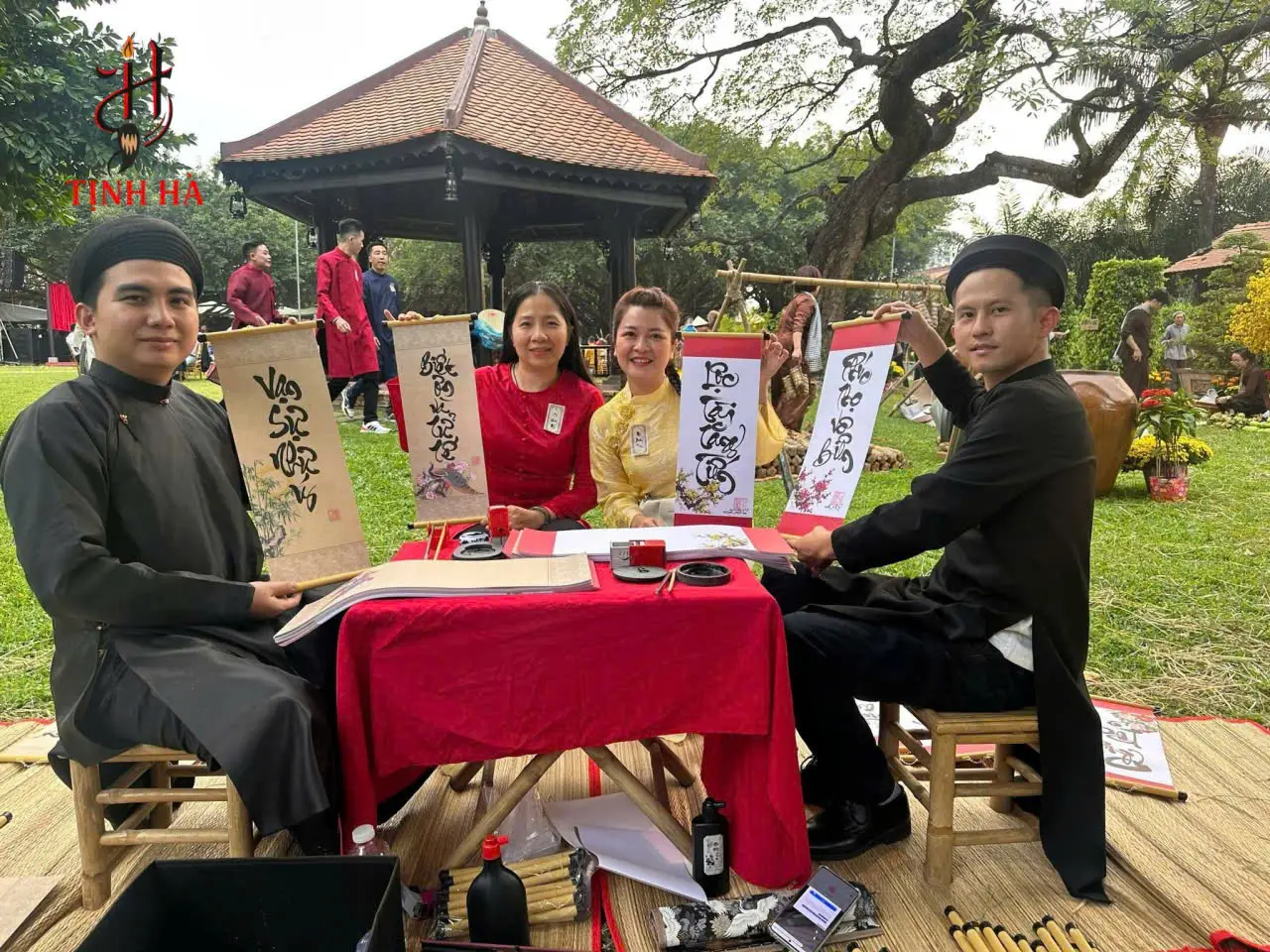 Ông đồ viết thư pháp tại sự kiện ngoài trời Bình Thạnh