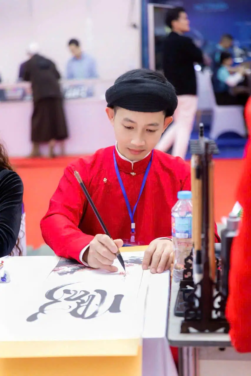 ông đồ viết thư pháp tại sự kiện TPHCM