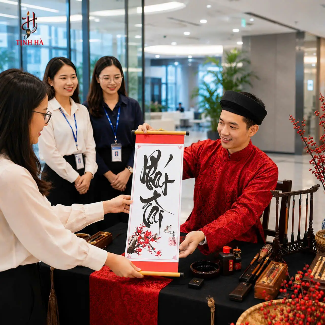 Ông đồ viết thư pháp và trao chữ cho nhân viên tại sự kiện doanh nghiệp