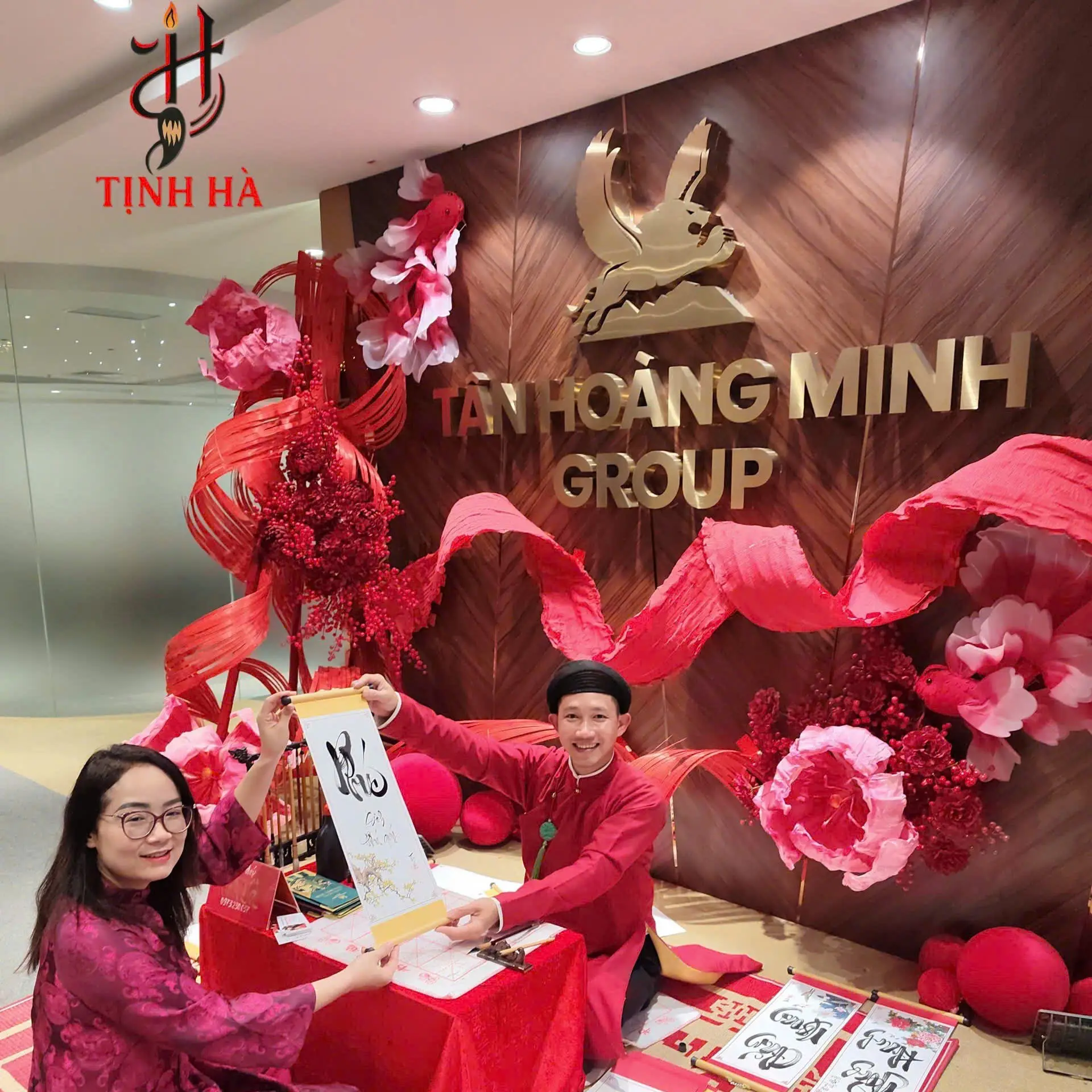 Ông đồ viết thư pháp tại sự kiện doanh nghiệp ở Hà Nội