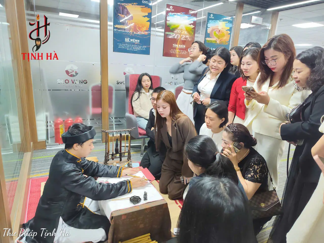 Thuê ông đồ TPHCM viết thư pháp tại sự kiện doanh nghiệp