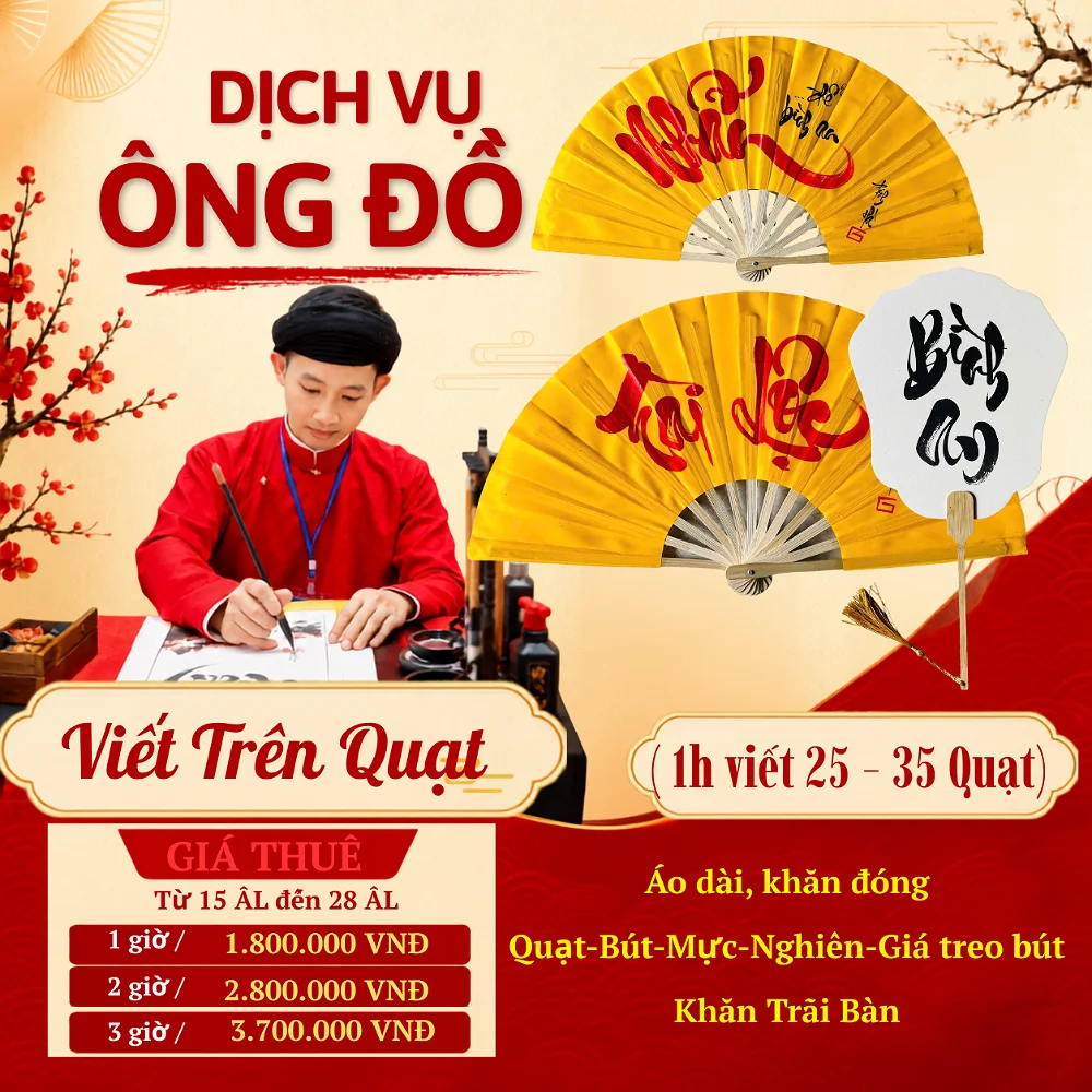 Ông đồ viết thư pháp trên quạt tại sự kiện Hà Nội