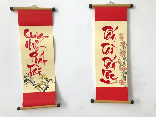 Trang trí câu đối Tết 4 chữ trong nhà