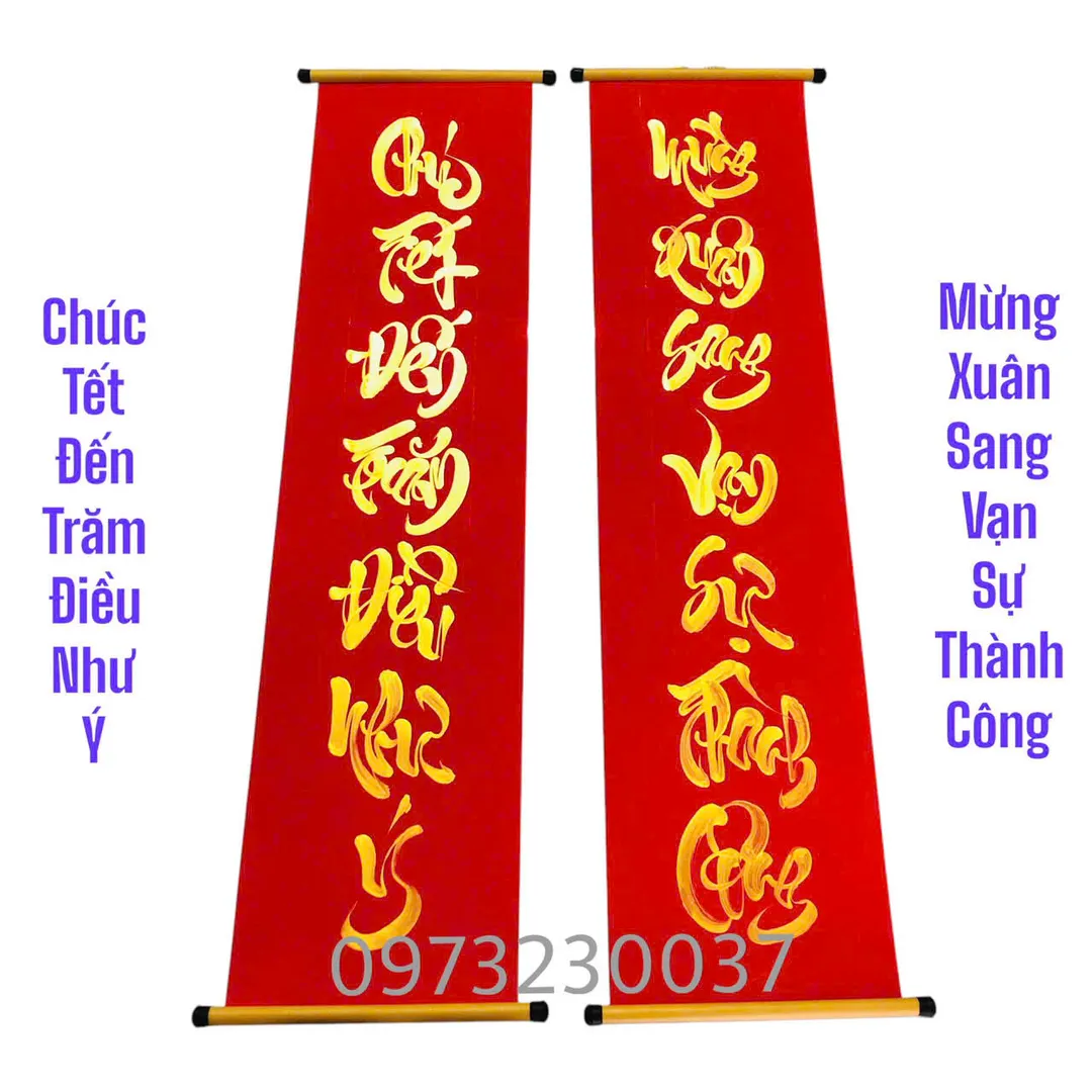 bức thư pháp trên nền giấy đỏ được viết tại sự kiện cầu giấy