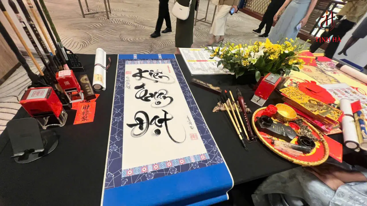 Tác phẩm thư pháp Quốc Ngữ Kiên Thuận Đạt .