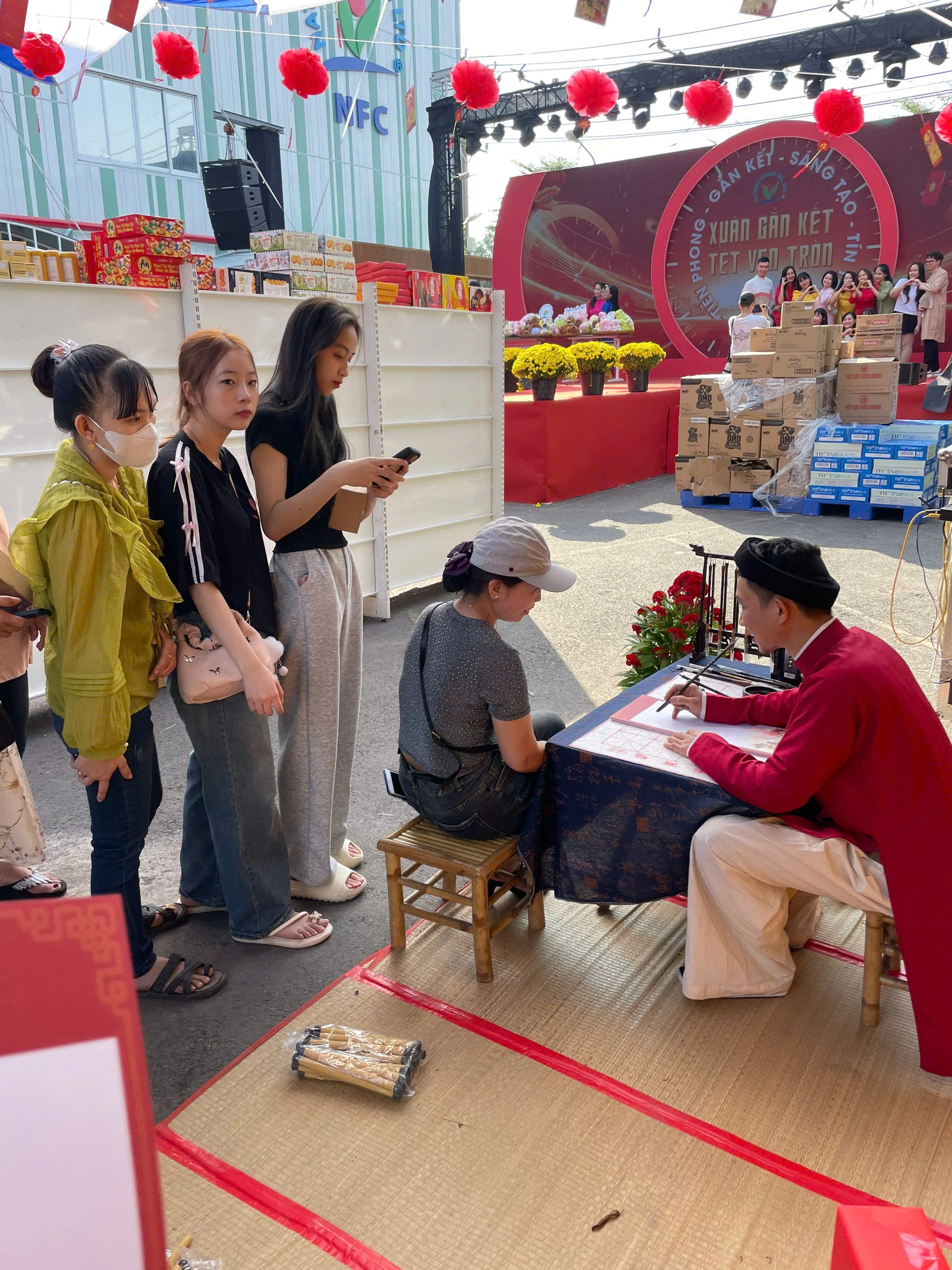 Thuê Ông Đồ - Thư Pháp Tịnh Hà