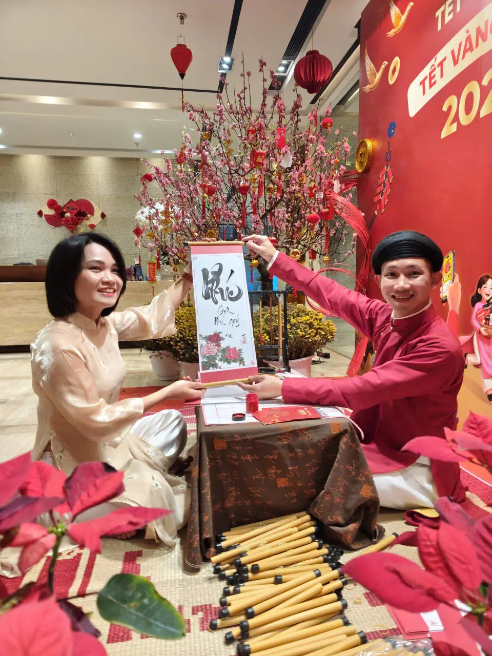 Thuê ông đồ thư pháp TPHCM viết chữ Phúc tại sự kiện Tết