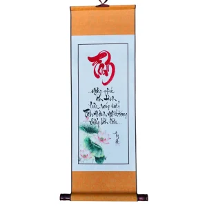 Tranh thư pháp chữ Tâm biểu lụa kích thước 28x82cm viết tay thủ công.