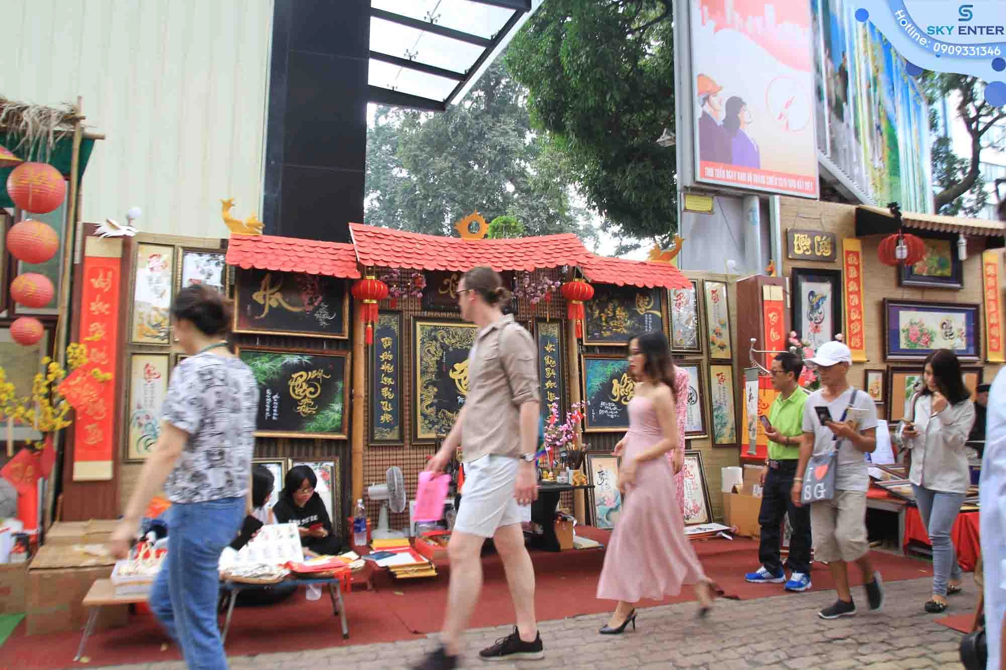 Xin chữ đầu năm tại phố ông đồ nhà văn hóa thanh niên