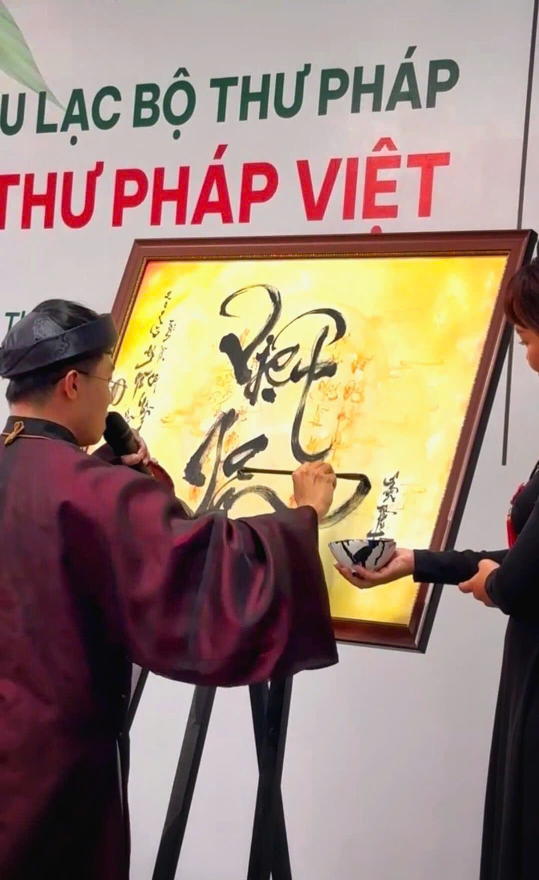 ảnh tham khảo thư pháp việt ông đồ viết thư pháp chữ việt nam ( nghệ sĩ xuân thành )