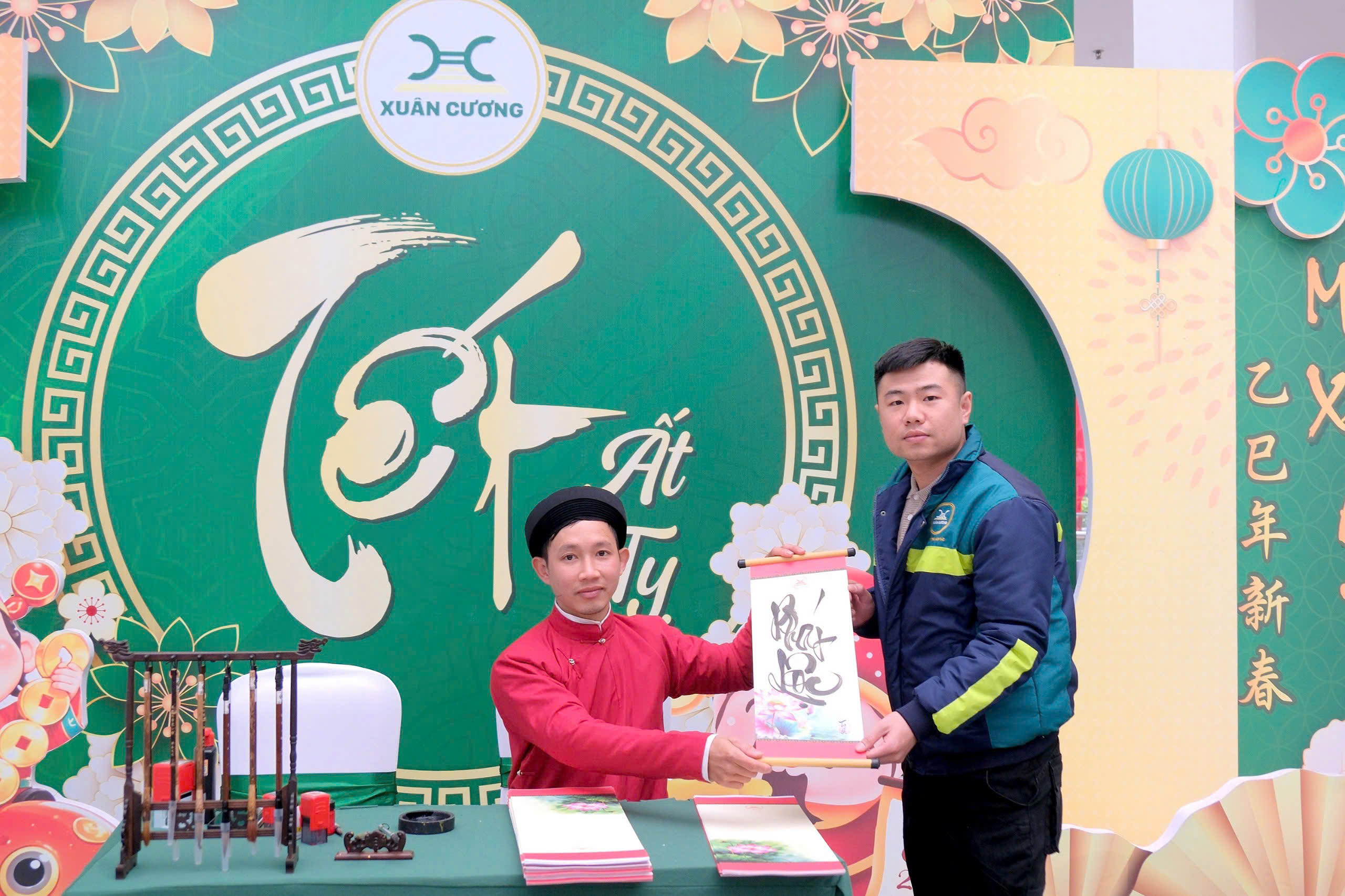 Dịch vụ thuê ông đồ viết thư pháp tại Hà Nội là gì?